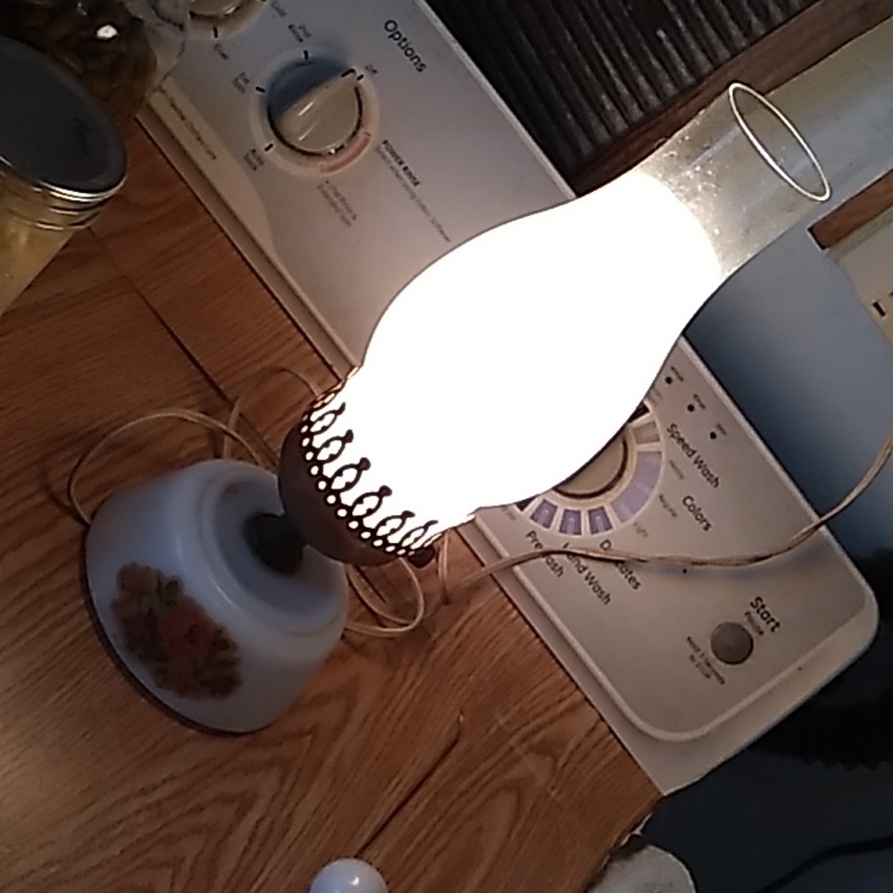 Vintage milk glass transferwear desk bedside lamp